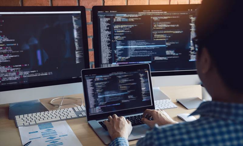 数据科学选型:R与Python如何赋能平南县网站建设?